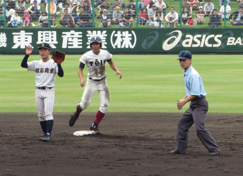 明石商対大阪桐蔭　２回に二盗を決める大阪桐蔭・藤原（撮影・磯綾乃）