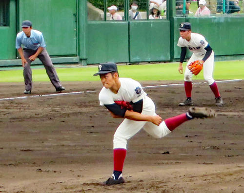 明石商対大阪桐蔭　「４番投手」で先発した大阪桐蔭・根尾（撮影・磯綾乃）