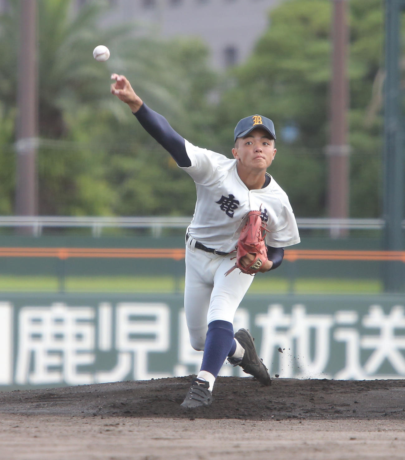 鹿児島実対甲南　先発で力投する鹿児島実のエース吉村陸矩投手（撮影・菊川光一）