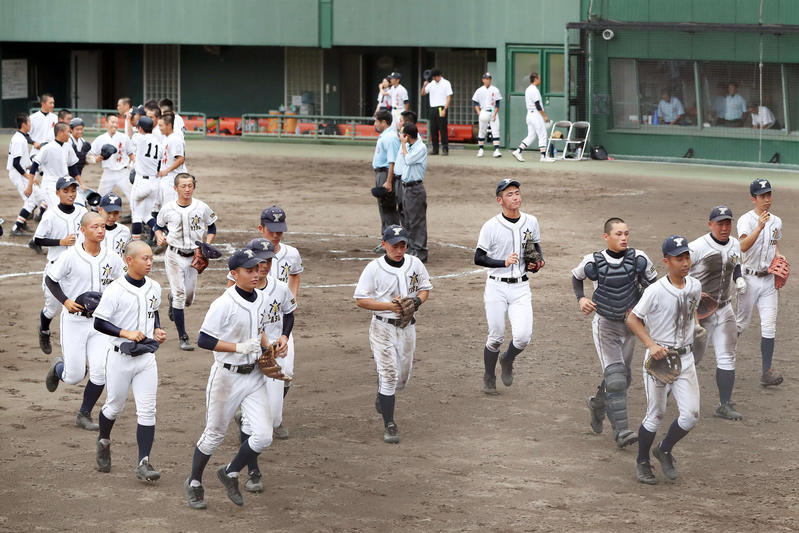 横断幕も 乾の母校野洲が悔しサヨナラ負け 滋賀 高校野球 日刊スポーツ 横断幕も 乾の母校野洲が悔しサヨナラ負け 滋賀 高校野球 日刊スポーツ