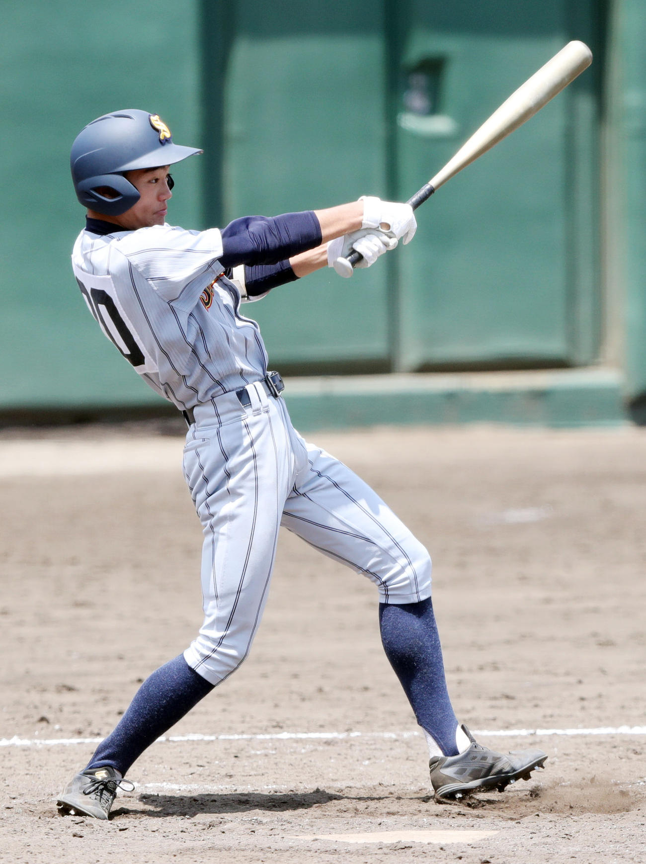 日大三対杉並　６回表杉並２死一、三塁、左前適時打を放つ関根（撮影・垰建太）
