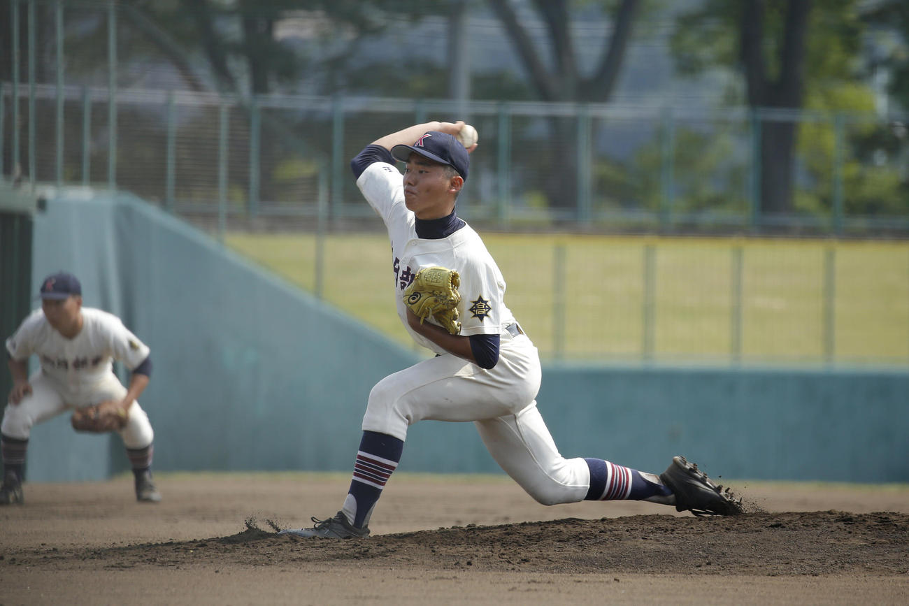 春日部東対花咲徳栄　先発登板する春日部東 ・白畑剛志（撮影・河田真司）