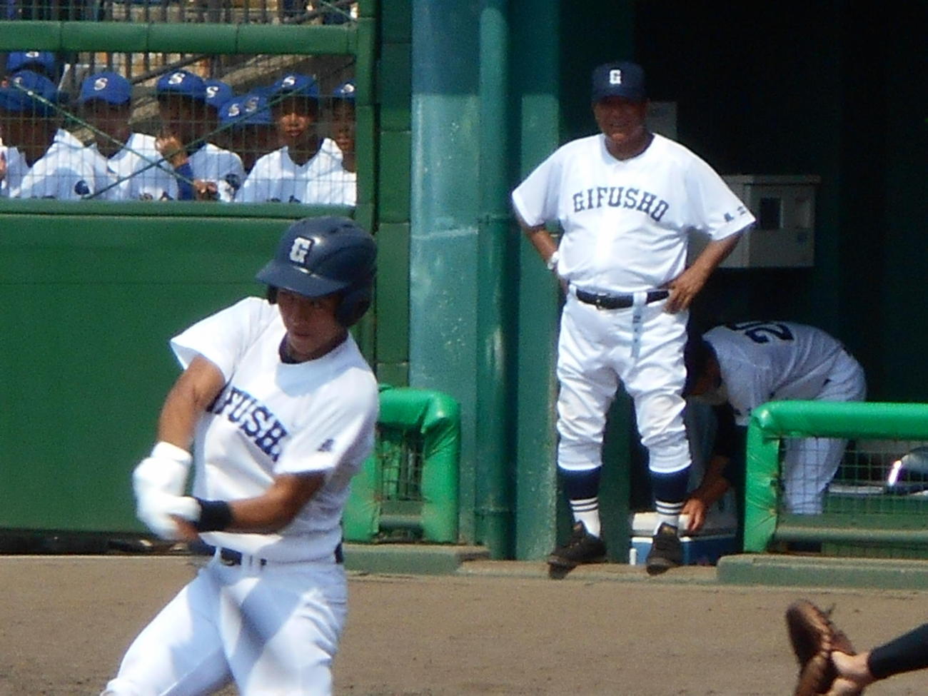 ２回、鍛治舎巧監督が見守る中、適時三塁打を放つ小野慧人内野手（撮影・鶴屋健太）