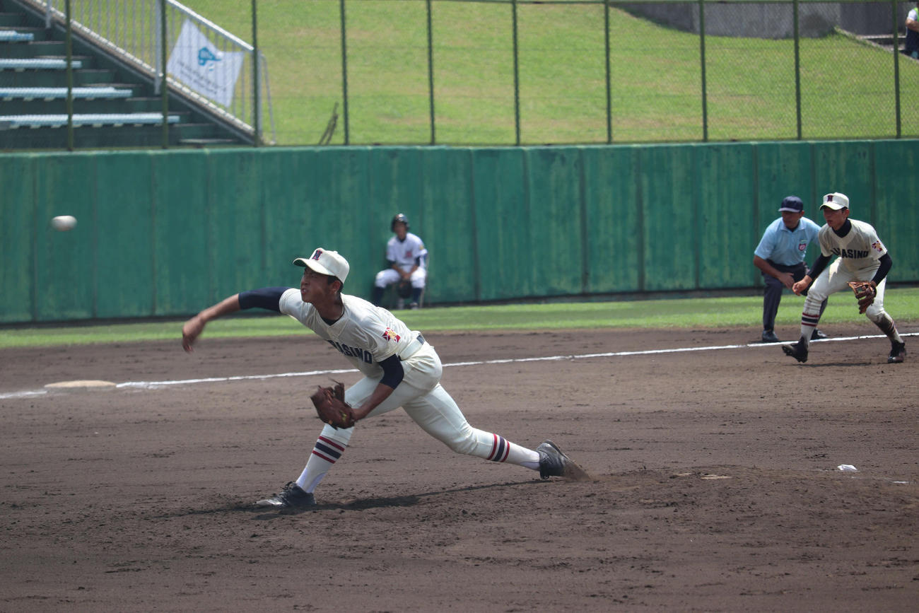 松戸六実対習志野　７回から登板した習志野・古谷（撮影・保坂淑子）