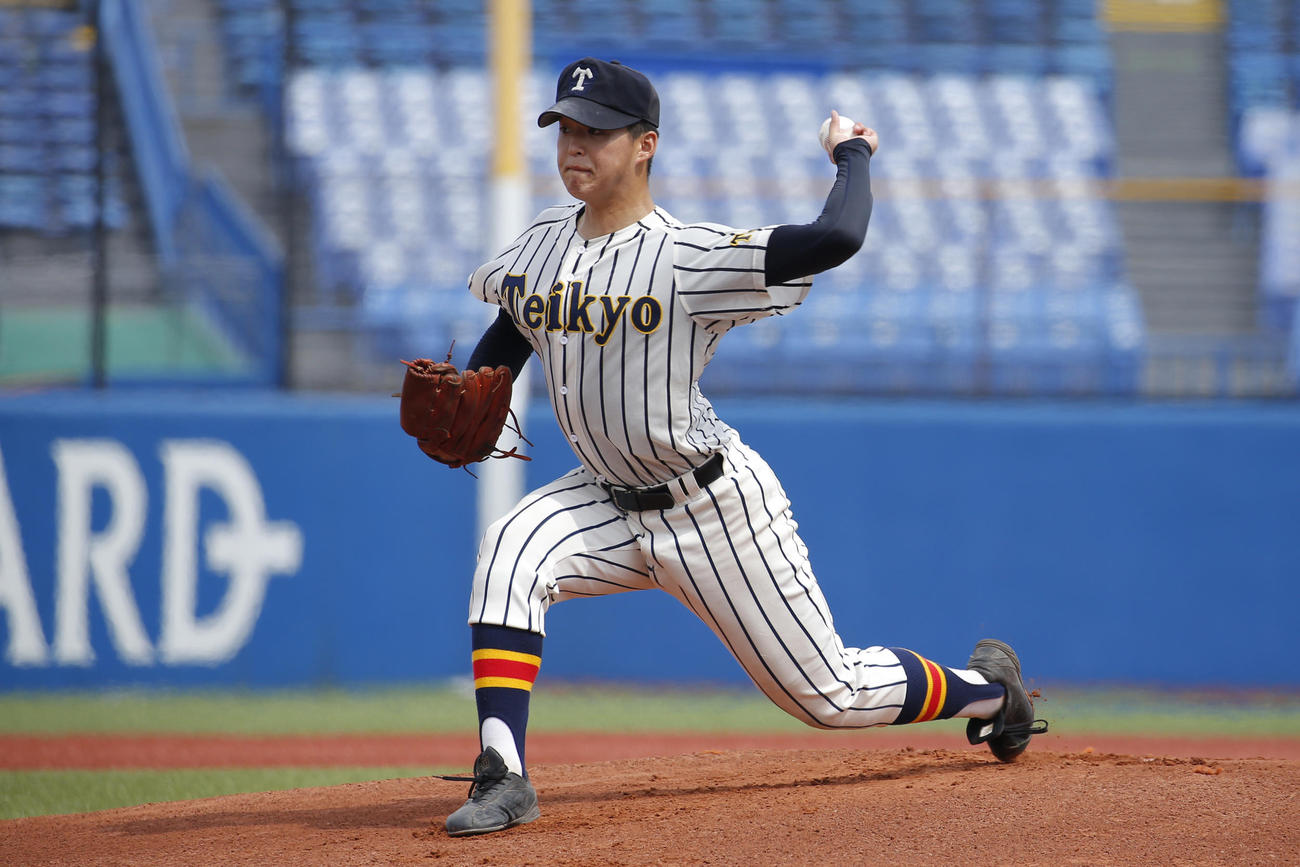 順天対帝京 先発登板する帝京・白石結太（撮影・河田真司）