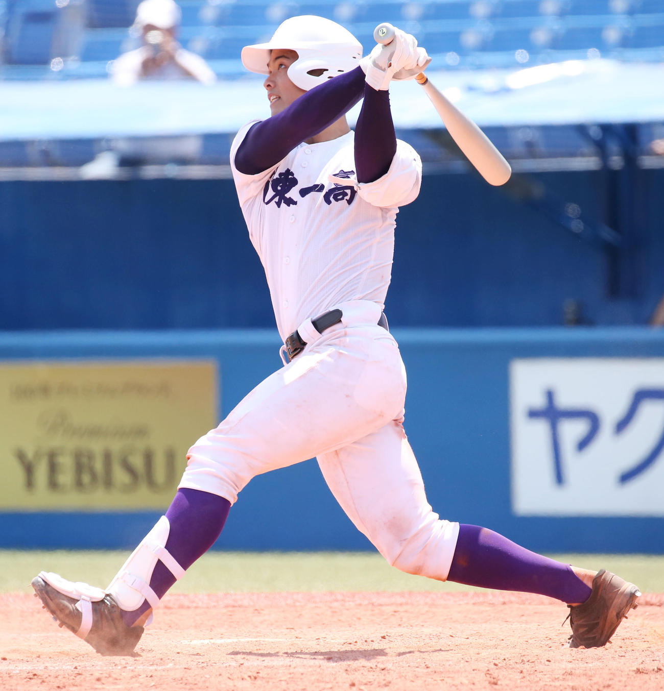 日大豊山対関東第一　５回裏関東第一１死一、二塁、左越え３点本塁打を放つ石橋（撮影・垰建太）