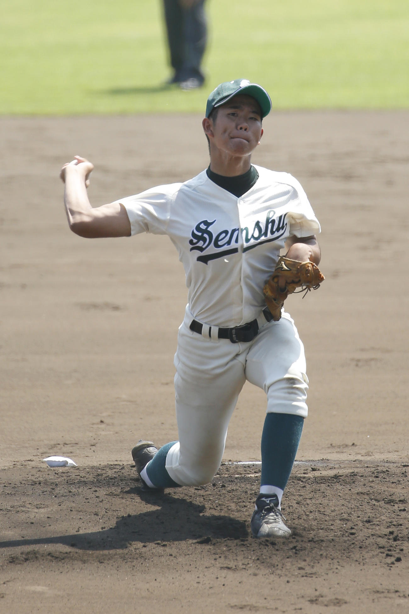 専修大対八王子学園八王子　先発登板する専大付・出口健太（撮影・河田真司）