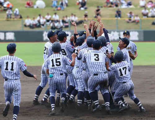 東海大星翔対熊本工 優勝した東海大星翔ナインは歓喜の表情を見せる(撮影・梅根麻紀)=2018年7月22日、リブワーク藤崎台球場