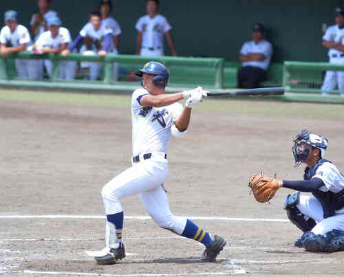 聖光学院対福島商 3回表聖光学院1死、左越えソロ本塁打を放つ須田(撮影・鎌田直秀)