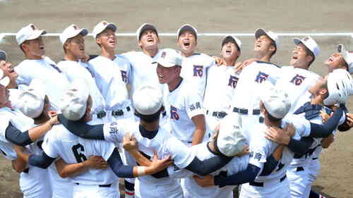 聖光学院対福島商 試合前に円陣を組む福島商の選手たち(撮影・鎌田直秀)