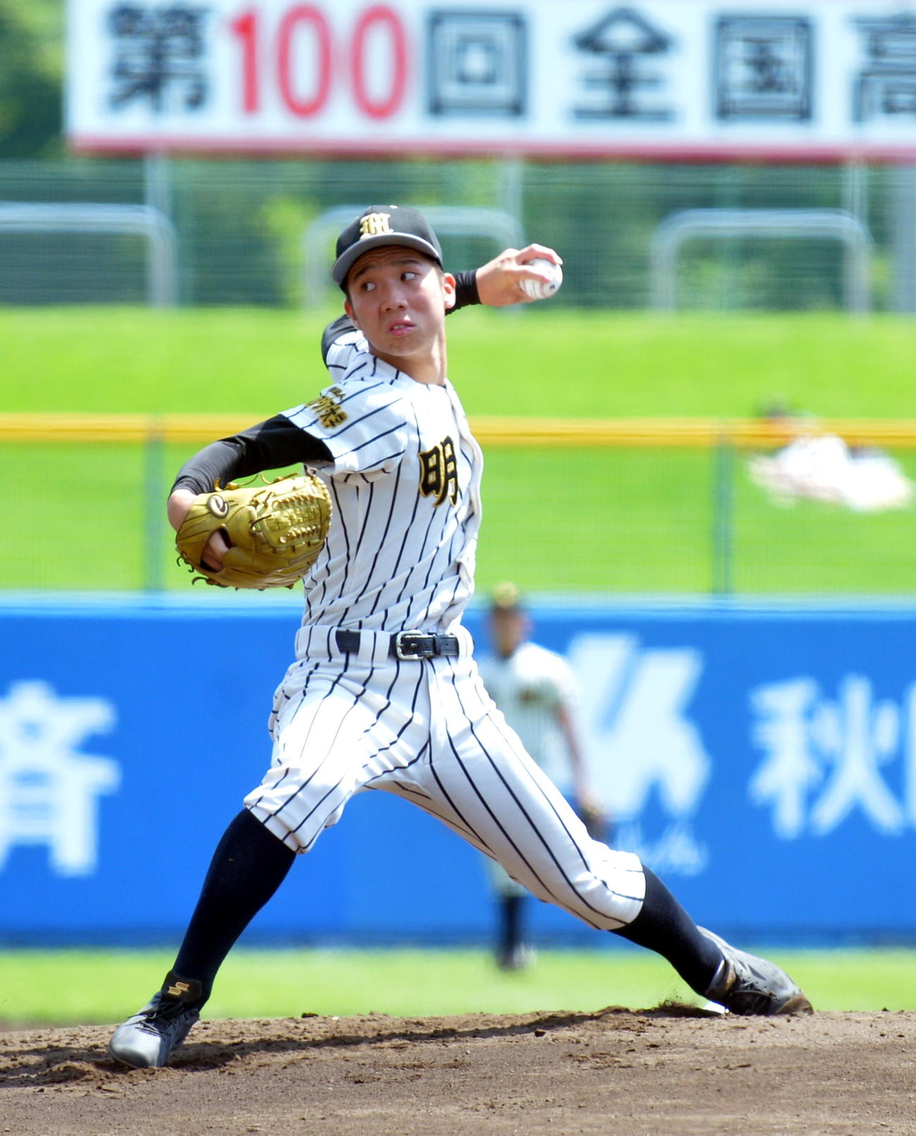 明桜対金足農　先発の明桜・小西（撮影・鎌田直秀）