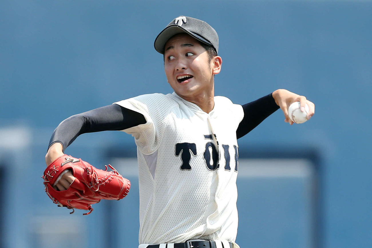 常翔学園対大阪桐蔭　大阪桐蔭先発の横川（撮影・前田充）