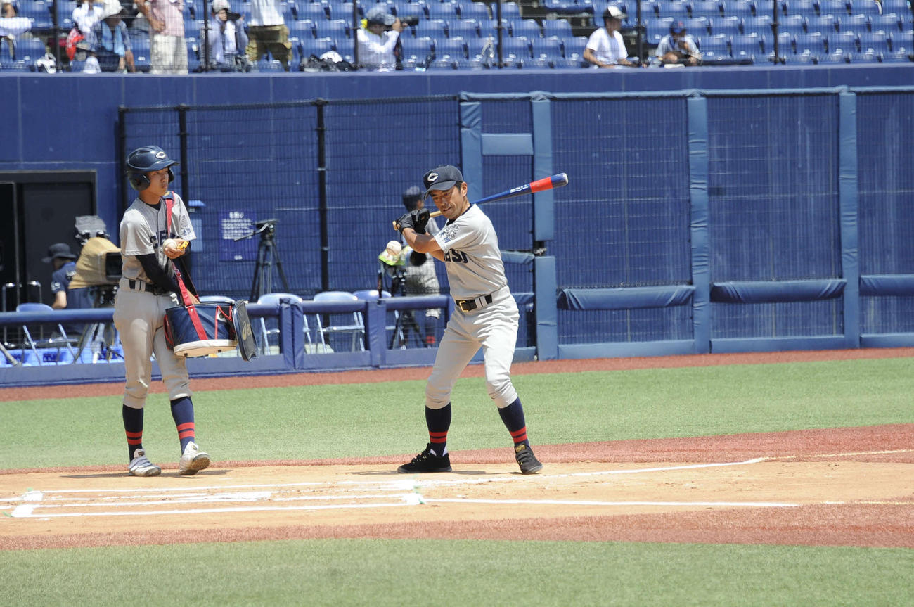 新発田対中越　試合前のノックを行う中越・本田監督