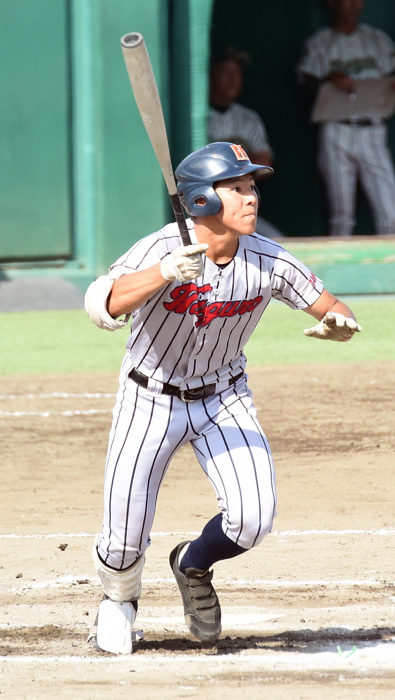 鶴岡東対羽黒　延長１１回裏羽黒無死、右越えのサヨナラ本塁打を放つ竹内（撮影・高橋洋平）