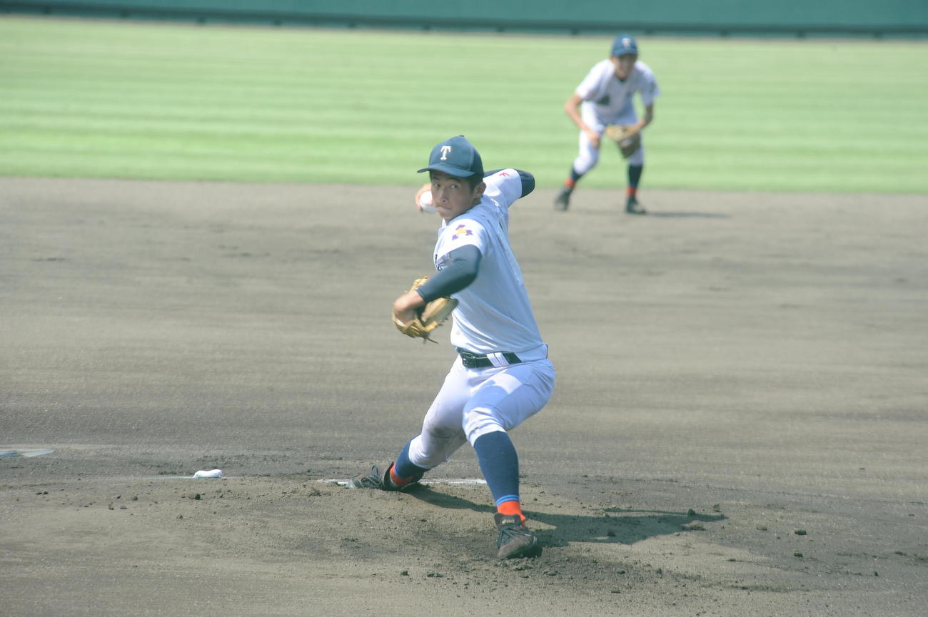 柳ケ浦対藤蔭　藤蔭先発の市川晃大投手（撮影・浦田由紀夫）