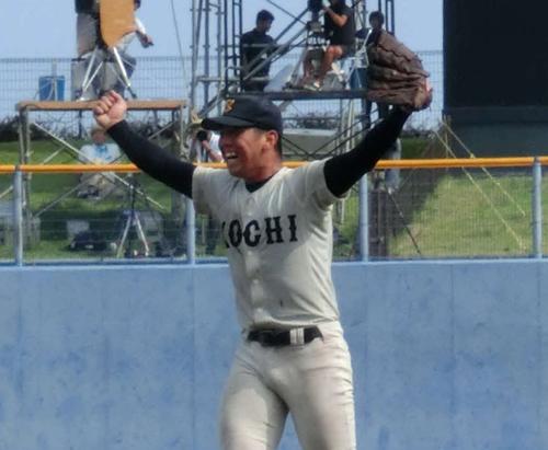 明徳義塾を２失点に抑えた高知商のエース北代（撮影・田口真一郎）