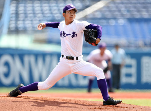 二松学舎大付対関東第一　関東第一先発の藤本（撮影・狩俣裕三）