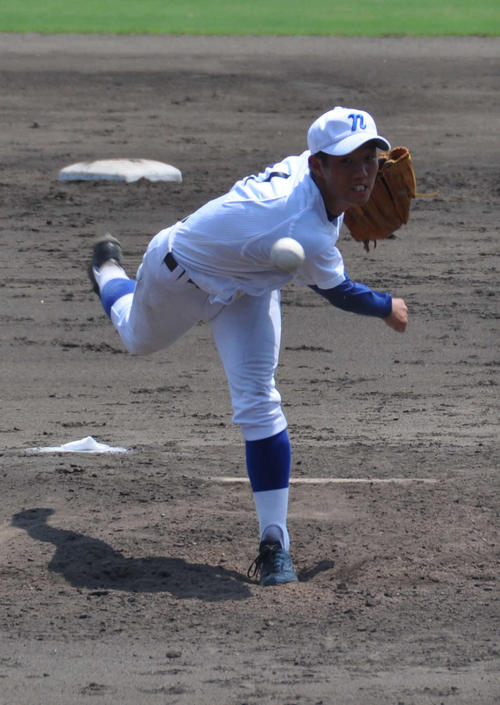 済美戦に先発した新田・田井投手（撮影・近間康隆）