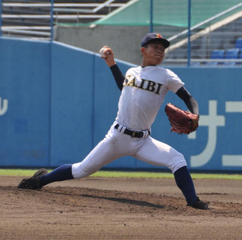 新田戦に先発した済美・山口直投手（撮影・近間康隆）