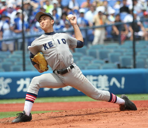 慶応対東海大相模　力投する慶応・生井惇己投手（撮影・大友良行）