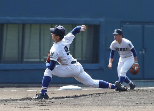 大阪桐蔭戦に先発する履正社・浜内太陽（撮影・白石智彦）