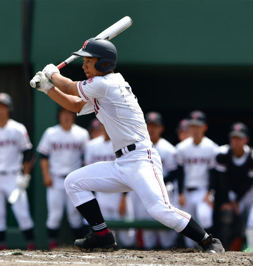 広島大会決勝 広島新庄対広陵 3回裏広陵1死二、三塁、中前へ2点適時打を放つ金沢(撮影・清水貴仁)