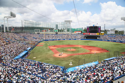 小山台対二松学舎大付　東東京大会決勝には２万人以上の大観衆が集まった（撮影・足立雅史）