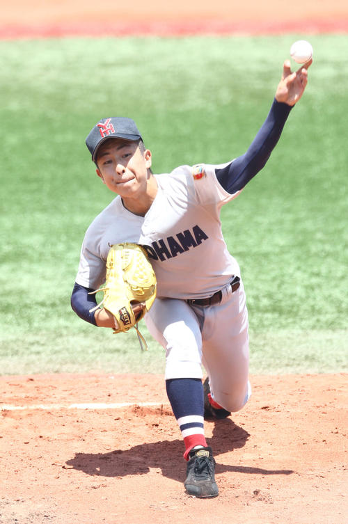 決勝　横浜対鎌倉学園　先発の横浜・板川投手（撮影・三嶋毬里衣）