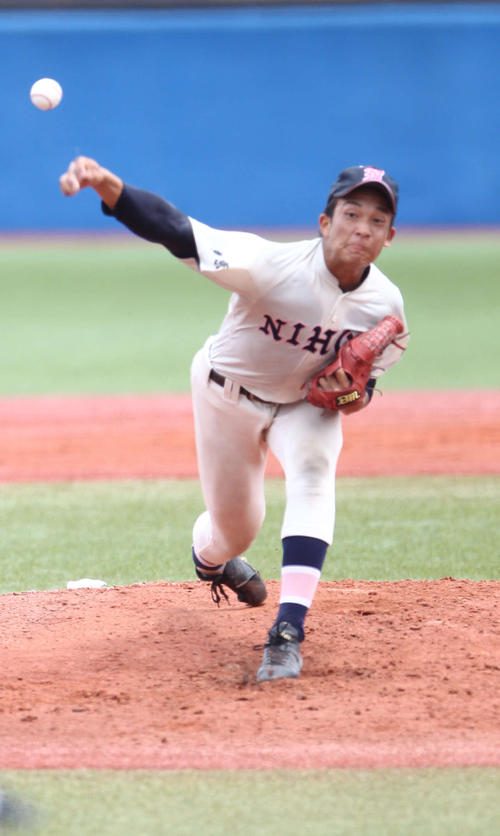 決勝　日大鶴ケ丘対日大三　力投する先発の日大鶴ケ丘・勝又（撮影・三嶋毬里衣）