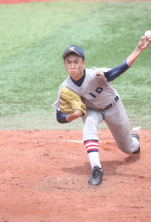 北神奈川大会　慶応対桐光学園　力投する慶応・生井惇己投手（撮影・大友良行）