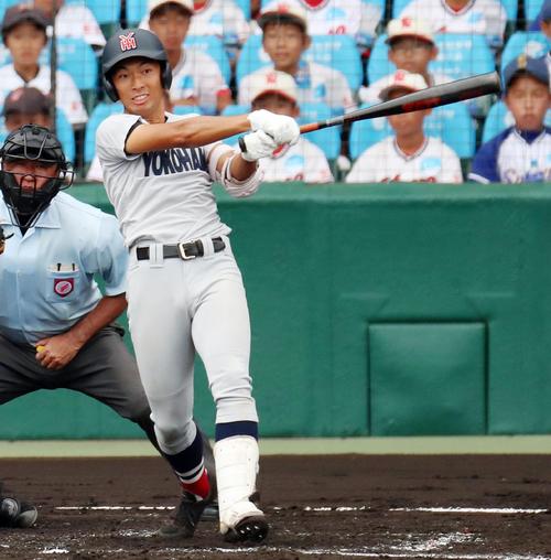 横浜対愛知産大三河 3回表横浜無死一塁、斉藤は左翼越え2点本塁打を放つ(撮影・加藤哉)