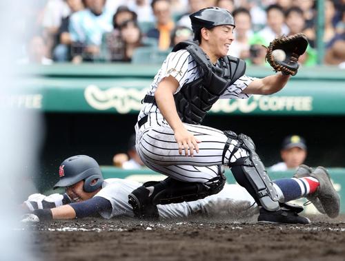 横浜対愛知産大三河 5回表横浜1死、右中間にフェンス直撃の打球を放ち一気に生還する内海(撮影・垰建太)
