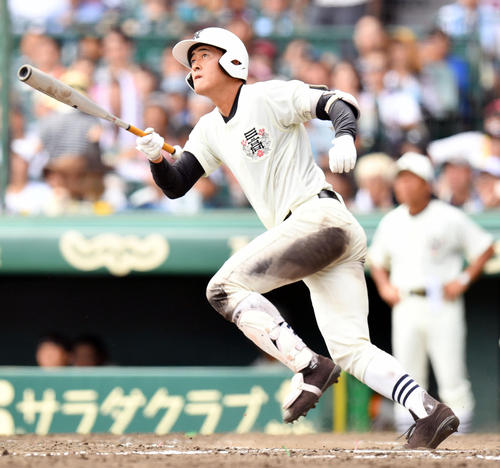 折尾愛真対日大三 7回裏日大三無死、大塚は左越えソロ本塁打を放つ(撮影・滝沢徹郎)