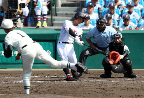 広陵対二松学舎大付 5回表広陵無死、同点となる左越えソロ本塁打を放つ福光(撮影・前田充)