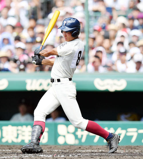 沖学園対大阪桐蔭　４回裏大阪桐蔭無死二塁、藤原は同点となる二塁適時打を放つ（撮影・滝沢徹郎）