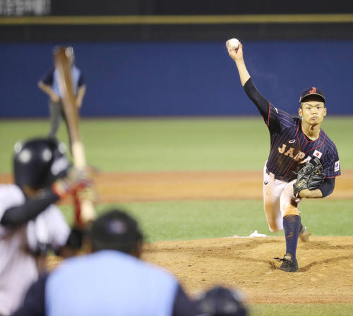 高校日本代表対大学日本代表 8回から高校日本代表5番手で登板した根尾(撮影・垰建太)