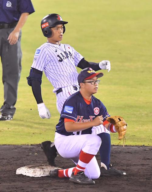 香港対日本代表　3回裏日本代表2死二塁、左前に適時打二塁打を放ちサイクル安打を達成する根尾昂（撮影・上田博志）