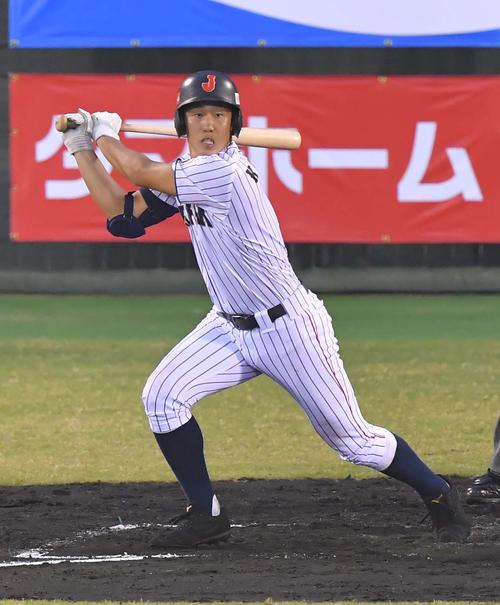 香港対日本代表　2回裏日本代表1死二、三塁、左越えに適時三塁打を放つ小園海斗（撮影・上田博志）