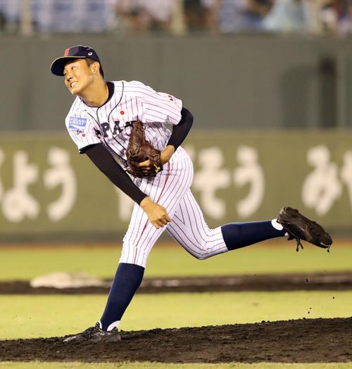 香港対日本　4回から日本2番手で登板した奥川（撮影・垰建太）