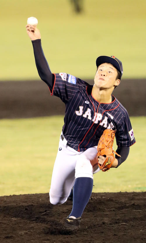 日本対台湾　4回裏、日本2番手で登板する吉田（撮影・垰建太）