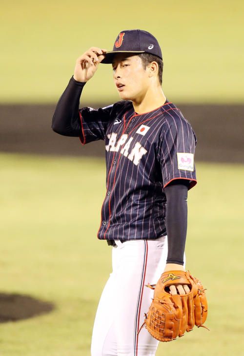 日本対台湾　4回裏台湾2死一、二塁、ツェン・チュアンシェンに左前適時打を打たれ勝ち越しを許し厳しい表情を見せる吉田（撮影・垰建太）