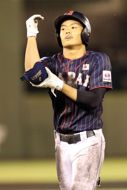 日本対台湾　6回表日本2死、遊飛に倒れ悔しそうな表情を見せる根尾（撮影・垰建太）