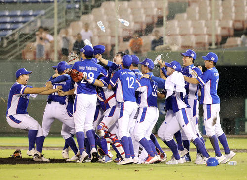 u18韓国v祝勝水で歓喜あまり容器マウンドに放置 高校野球 日刊スポーツ