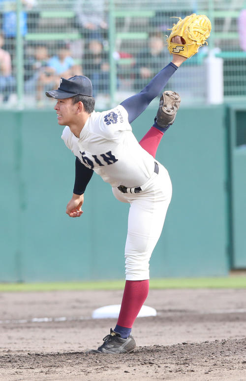 下関国際対大阪桐蔭　6回表、根尾に代わって柿木が登板（撮影・上山淳一）