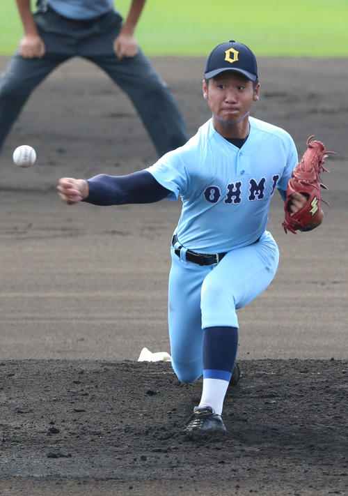 近江対高知商　近江先発の松岡撮影・上山淳一）