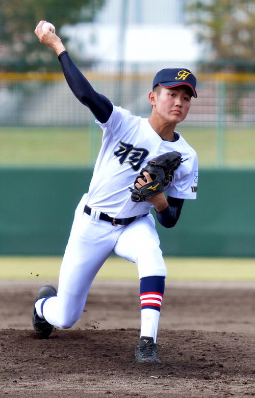 羽黒対横手　先発した羽黒エース篠田（撮影・鎌田直秀）