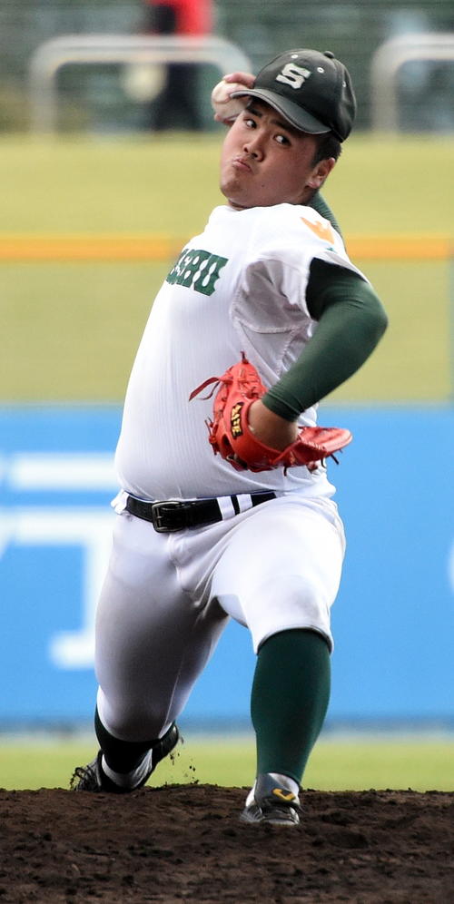 八戸学院光星対専大北上　力投する専大北上・斎藤（撮影・高橋洋平）
