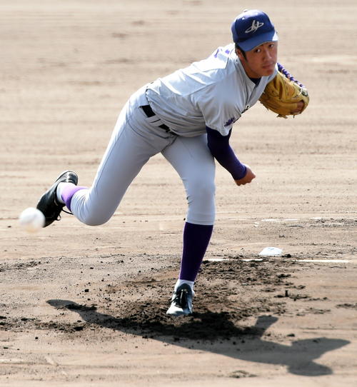 八戸学院光星対花巻東　力投する花巻東・西舘（撮影・高橋洋平）