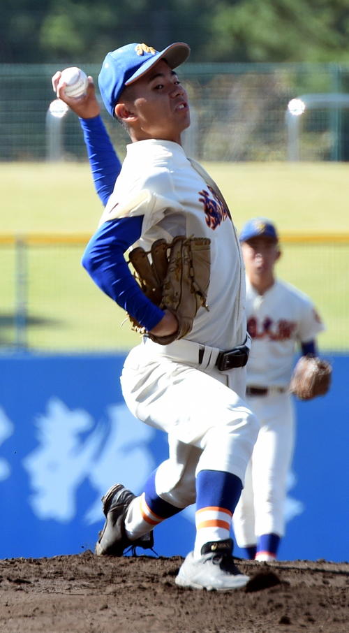 八戸学院光星対盛岡大付　力投する盛岡大付・阿部（撮影・高橋洋平）