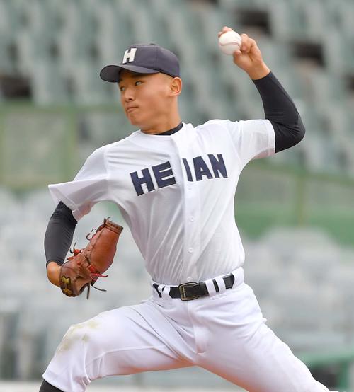 天理対龍谷大平安 龍谷大平安先発の豊田(撮影・上田博志)